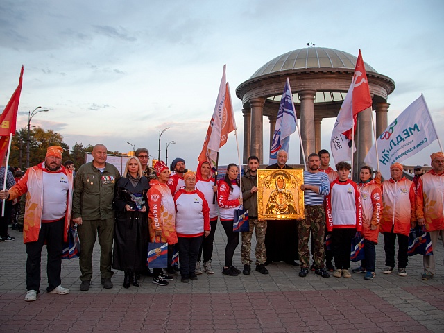 В Благовещенске встретили участников патриотического марафона-заплыва