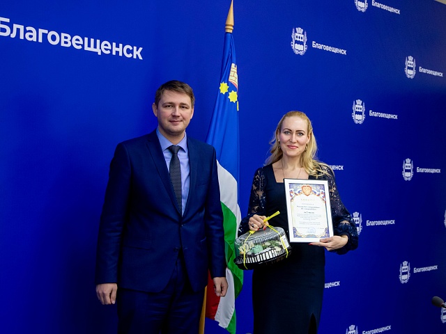 В Благовещенске подвели итоги конкурса на лучшее новогоднее оформление фасадов предприятий торговли и бытового обслуживания