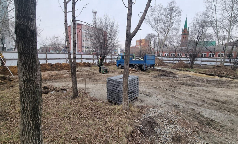 В Благовещенске возобновили работы в сквере Приёмыхова