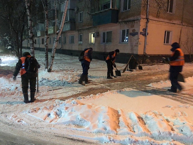 Силами ГСТК продолжается очистка благовещенских дорог от снега
