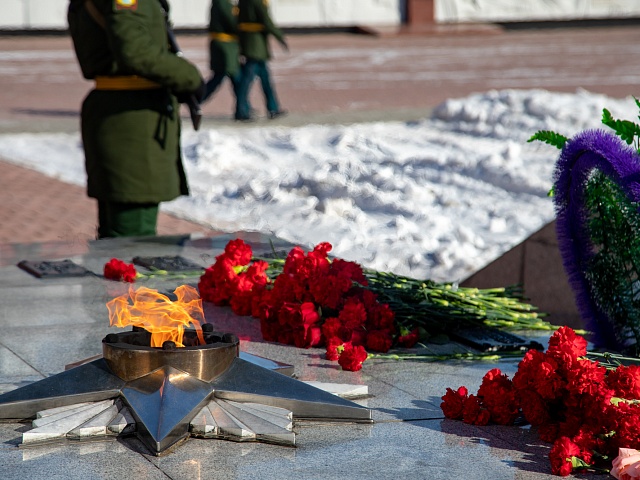 Почтить память неизвестного солдата зовут благовещенцев