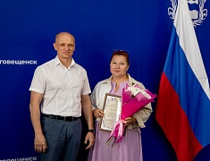 Представителей сферы торговли чествовали в Благовещенске