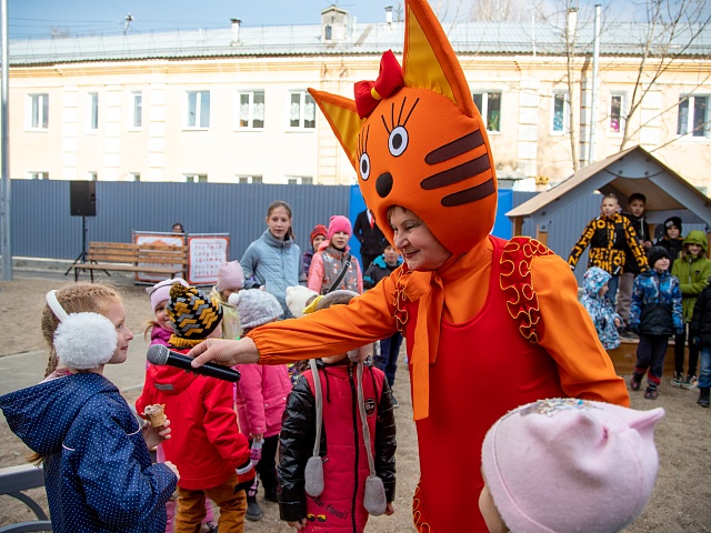 Торжественное открытие обновленного двора на ДОС, 18