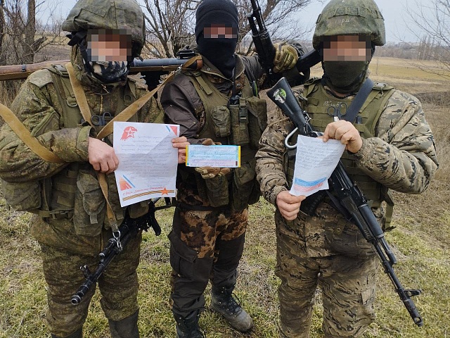 «Ничего громкого – шоколадка и конвертик-письмо. Но такое доброе и родное»: юнармейцам пришла благодарность за «Посылку солдату»