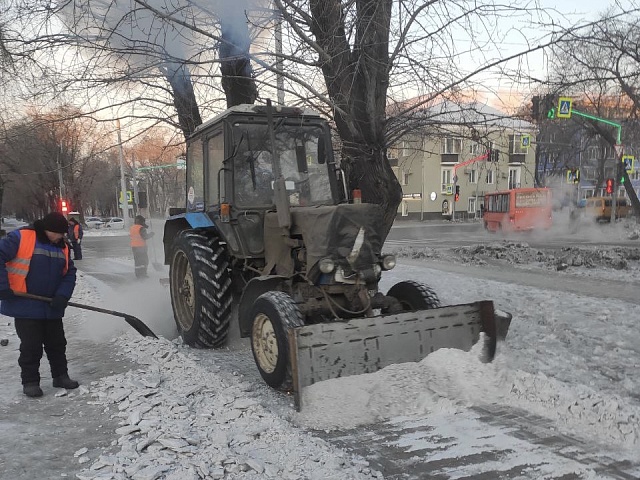 Тротуары и остановки приводит в порядок ГСТК в Благовещенске 