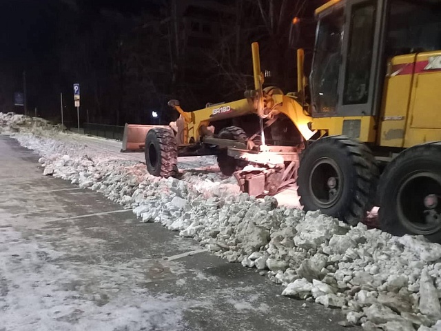 Более 13 тысяч тонн соли с отсевом рассыпала техника ГСТК за 2022 год