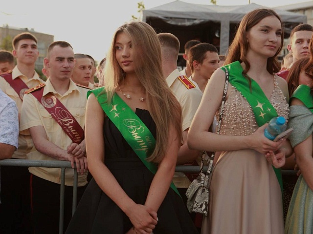 Последний звонок прозвенит в Благовещенске 24 мая, а выпускной запланирован на 28 июня 