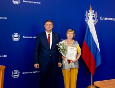 Представителей сферы торговли чествовали в Благовещенске