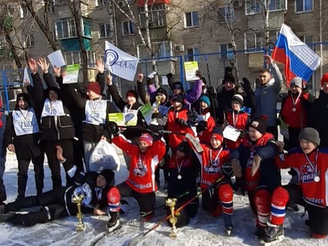 Хоккеисты школы №15 выиграли турнир дворовых команд «Хоккей на районе»